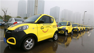 這50輛新能源汽車太黃了！招手即停、一步送到大河車展的門口