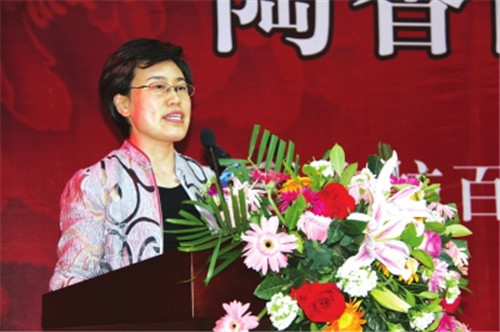 洛陽市委常委、組織部部長，洛陽市關(guān)心下一代工作委員會主任陳向平致辭