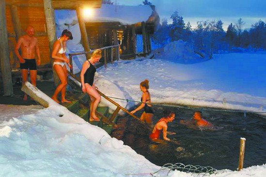 奇葩！芬蘭人蒸完桑拿跳冰湖