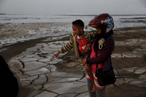 印尼火山成“災(zāi)難旅游”景點 還將噴80年