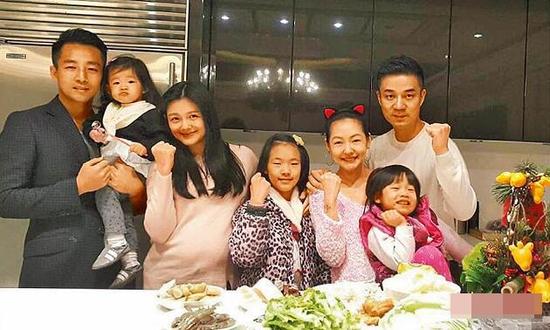 大S孕后久違現(xiàn)身，與小S一家齊聚