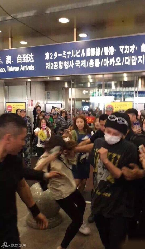 Bigbang權志龍抵達北京 保鏢怒推女粉絲