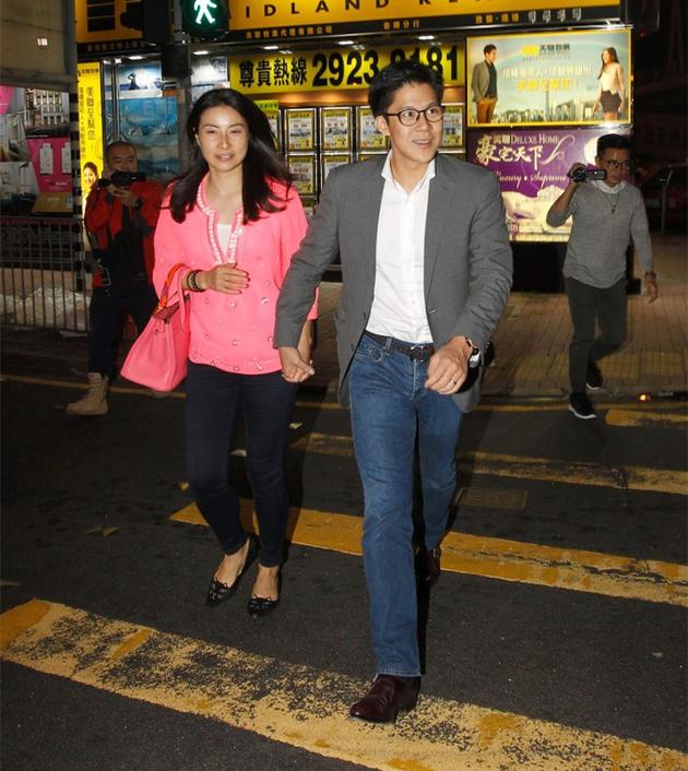 慶祝結(jié)婚四周年時(shí)，郭晶晶已有孕味