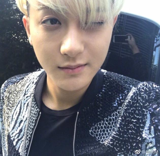 鹿晗送祝福黃子韜回我愛(ài)你