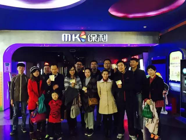 來(lái)張“全家?！保她R了，我們準(zhǔn)備進(jìn)場(chǎng)嘍