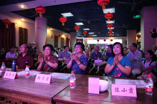 我省著名豫劇表演藝術(shù)家素君（左2）、常香玉弟子、國家一級演員張月榮（右2）