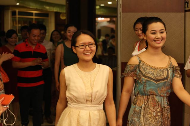 教育廣播主持人登臺(tái)：子楊、悠揚(yáng)