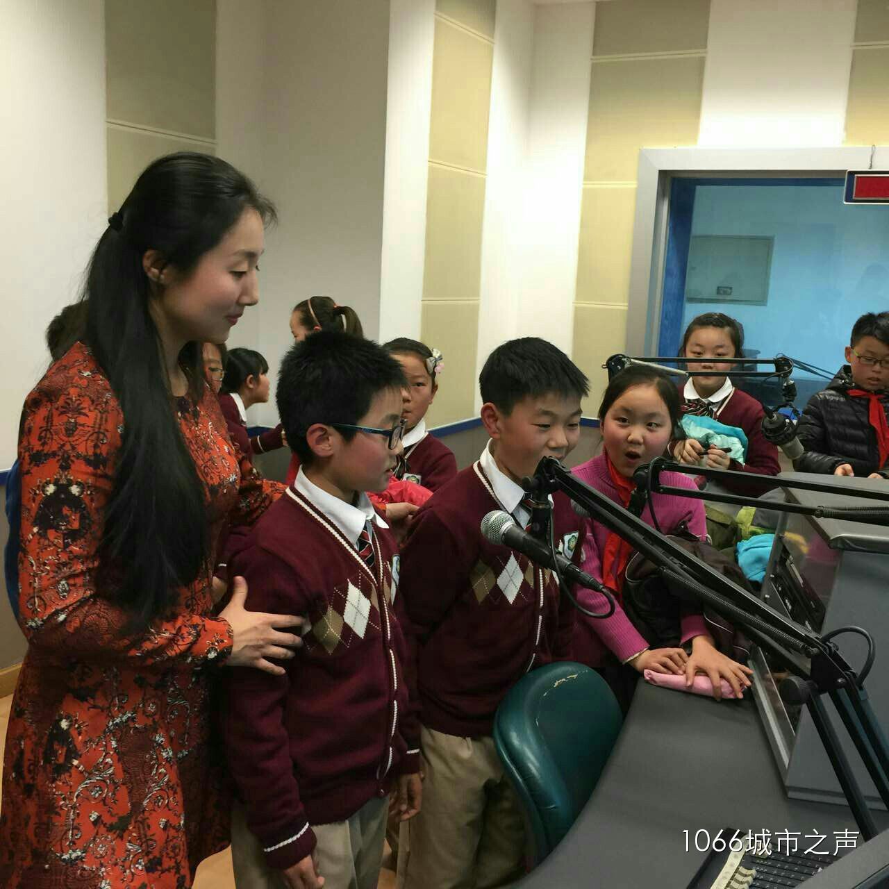 “好激動，好激動”！天天上學(xué)、放學(xué)都從廣播大廈經(jīng)過，今天終于進(jìn)來了！