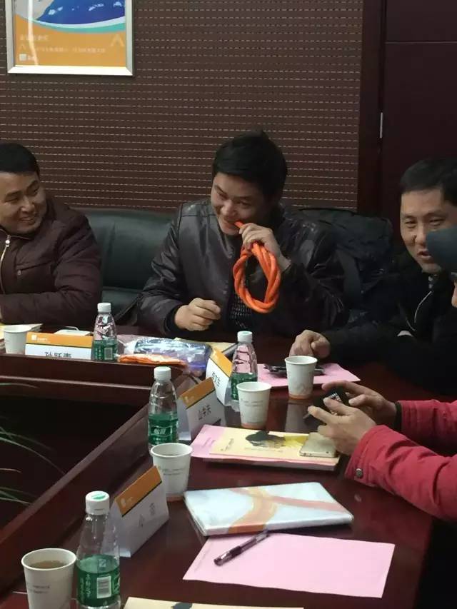 小編想問(wèn)一下咬膠管的孫老師，優(yōu)質(zhì)膠管的口感如何呢？