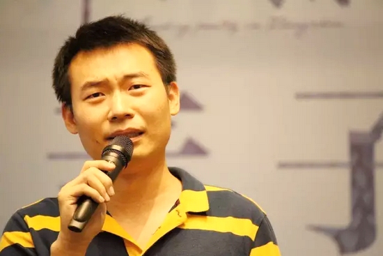 他，是一名消防員，同時(shí)也是聲音的愛好者。