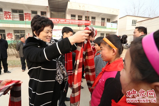 河南電臺音樂廣播魅力881的志愿者走進濮陽市臺前縣徐嶺東村小學(xué) 河南電臺音樂廣播魅力881的志愿者走進濮陽市臺前縣徐嶺東村小學(xué)