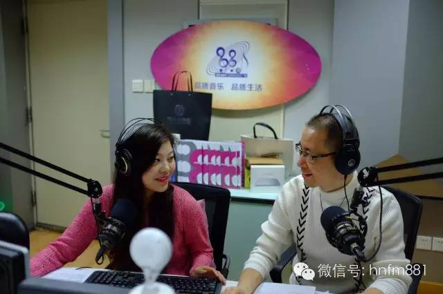 新聞先生凱文和新聞小姐李江也陪伴大家一同跨年！