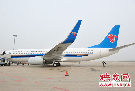 南航河南分公司新引進(jìn)的B1919號737-800型客機
