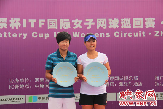 詹謹(jǐn)瑋梁辰的“海峽組合”以?xún)蓚€(gè)6-3奪得鄭州站雙打冠軍