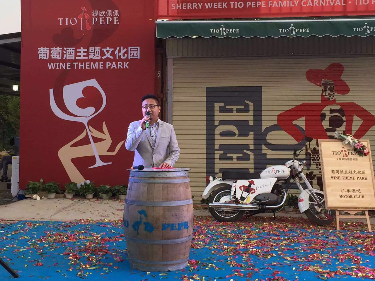 我們的巖歐巴出場嘍！真的是迷倒臺下一片！