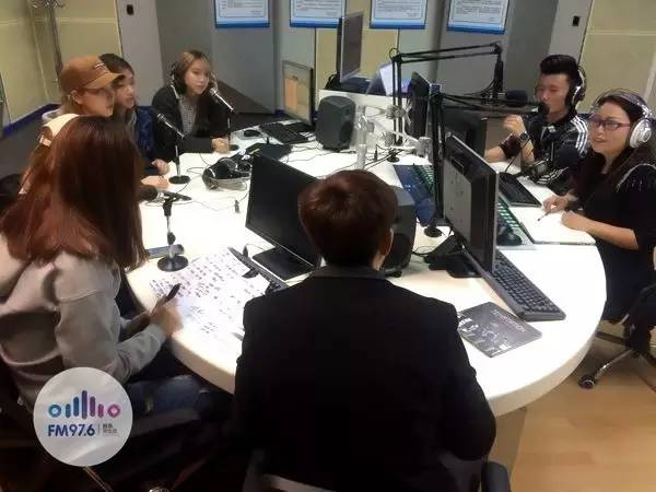 正式直播的時候，美少女們都非常認(rèn)真哦！