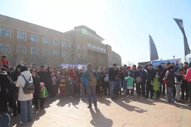 主持人胖達帶領(lǐng)魚油們進行抽獎環(huán)節(jié)，禮物大大滴呦！