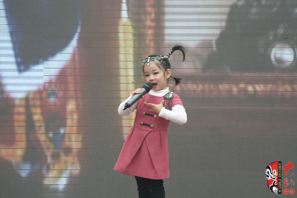 河南軒逸少兒藝術培訓中心焦怡格演唱豫劇《花木蘭》選段“誰說女子不如男”