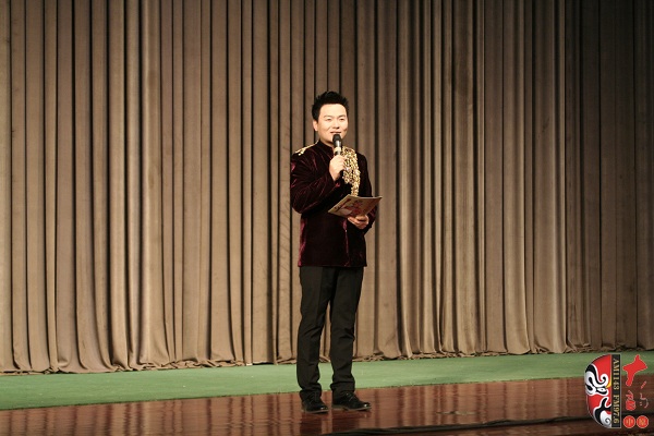 主持人：著名戲曲節(jié)目主持人、河南電臺(tái)戲曲廣播“當(dāng)家小生”月陽