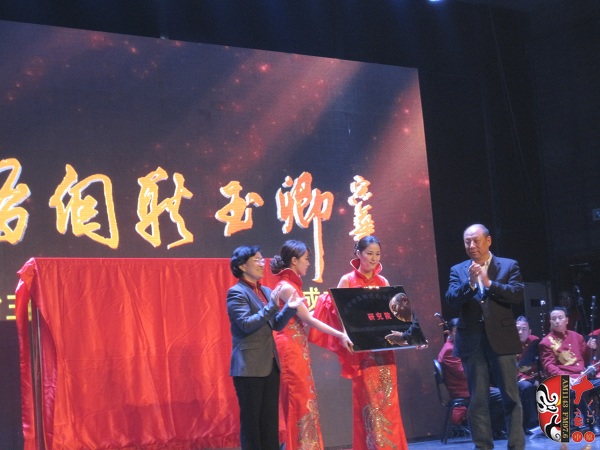 省委組織部副部長(zhǎng)、人力資源和社會(huì)保障廳廳長(zhǎng)楊盛道，省文化廳廳長(zhǎng)楊麗萍為玉卿戲曲音樂(lè)藝術(shù)研究院揭牌