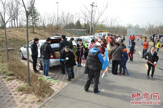 活動現(xiàn)場派發(fā)風(fēng)箏 活動現(xiàn)場派發(fā)風(fēng)箏