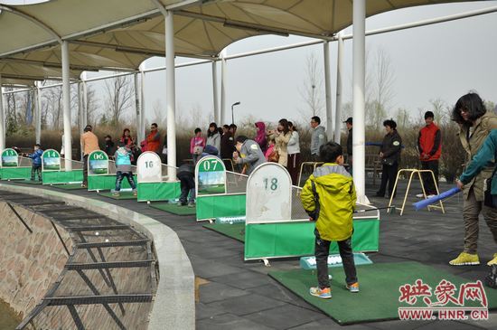 高爾夫訓(xùn)練場一試身手 高爾夫訓(xùn)練場一試身手