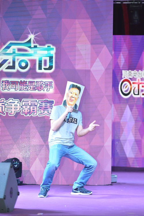 不過(guò)隨后的阿強(qiáng)老師現(xiàn)場(chǎng)傳授RAP教程，同樣不遜于老楊呢??！