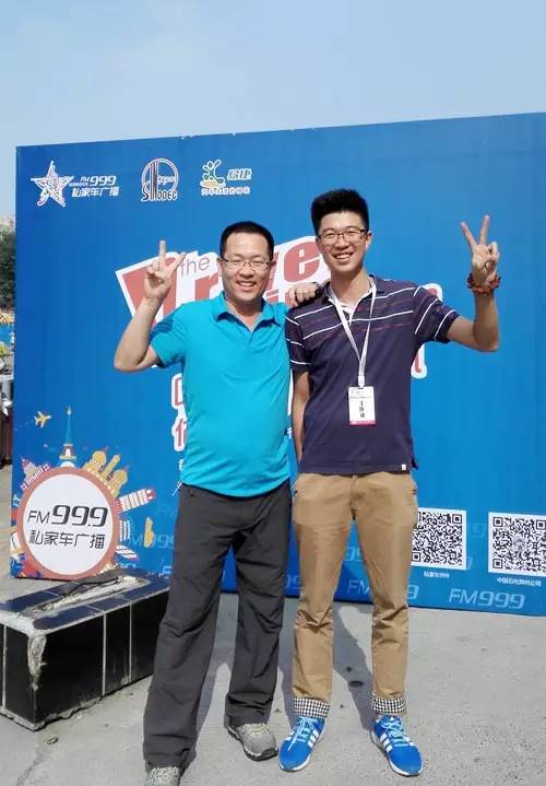 主播鄭強(qiáng)，這兩條大長腿，恩…適合去學(xué)游泳