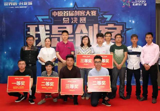 最后來個(gè)大合影