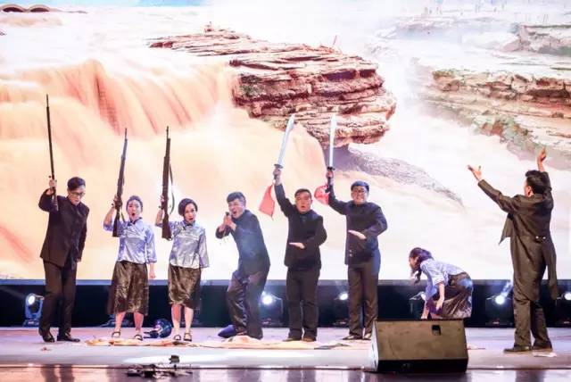 作為本場晚會的最后一個(gè)節(jié)目，《黃河大合唱》刷新你完全不一樣的體驗(yàn)。