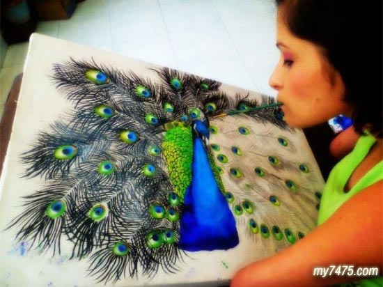 四肢不全仍堅(jiān)持用嘴作畫(huà) 點(diǎn)贊最勵(lì)志女畫(huà)家 四肢不全仍堅(jiān)持用嘴作畫(huà) 點(diǎn)贊最勵(lì)志女畫(huà)家