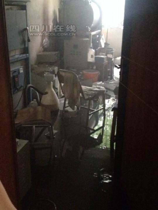 2日上午9時許，成都理工大學測試樓內(nèi)一實驗室起火，造成一人輕傷，目前明火已滅