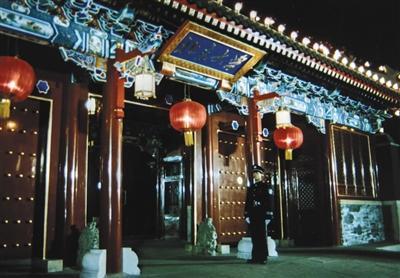 張俊成當(dāng)年在北大當(dāng)保安時(shí)的照片