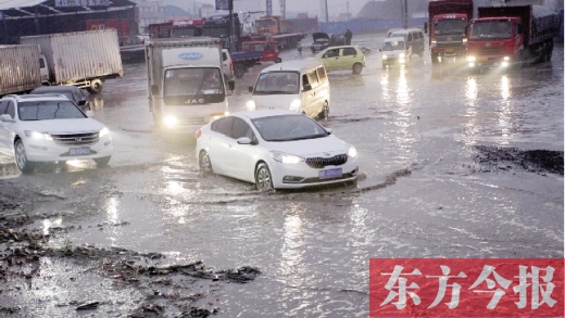 鄭州南四環(huán)柴郭轉(zhuǎn)盤南500米處的“泥坑”，