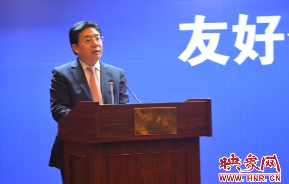 市委副書記、市長(zhǎng)李柳身出席簽約儀式并講話