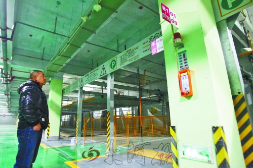 翰林世家小區(qū)的地下車(chē)庫(kù)，一層改造成兩層，可多停放50輛車(chē)。