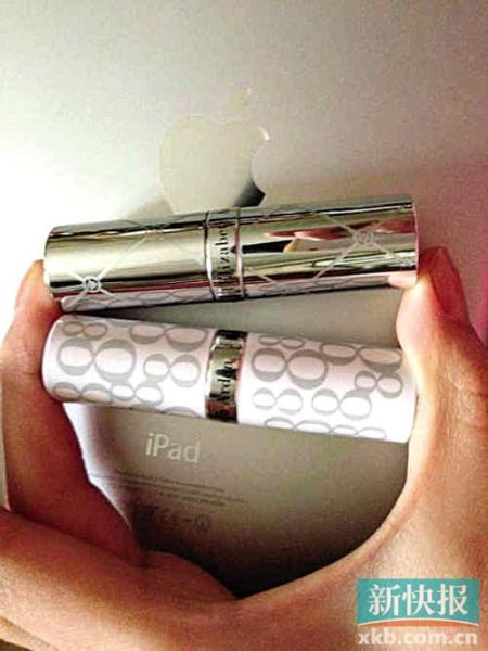 產(chǎn)品包裝和唇膏顏色明顯不同。