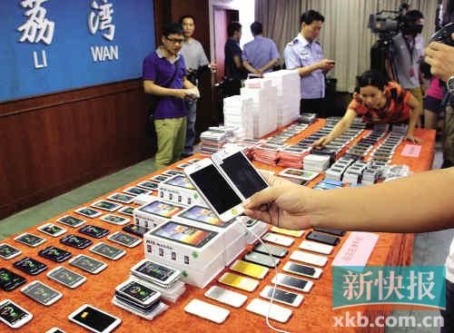 ■假冒手機。新快報記者曾泓/攝