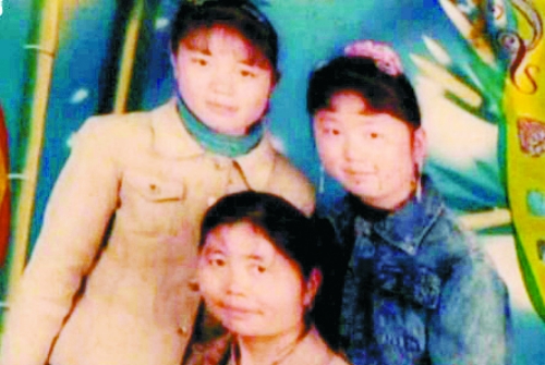 兩個(gè)女兒已長(zhǎng)大成人,妻子也已歸來(lái),這個(gè)分離12年的家庭,離幸福越來(lái)越近(翻拍)。