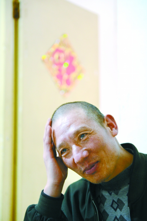 出看守所后,李懷亮的輕松表情越來(lái)越多。