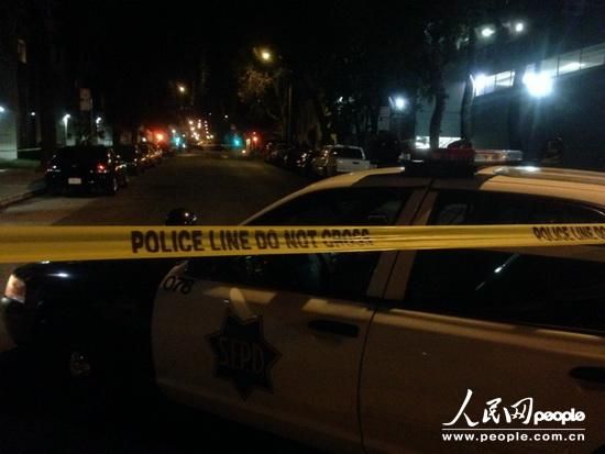 縱火案件發(fā)生在1月1日晚9時(shí)25分，舊金山當(dāng)?shù)鼐胶拖绬T幾分鐘內(nèi)趕到事故現(xiàn)場(chǎng)，并迅速撲滅了火情。記者1日晚趕到現(xiàn)場(chǎng)時(shí)，領(lǐng)館正門(mén)所在區(qū)域已經(jīng)被警察封鎖。