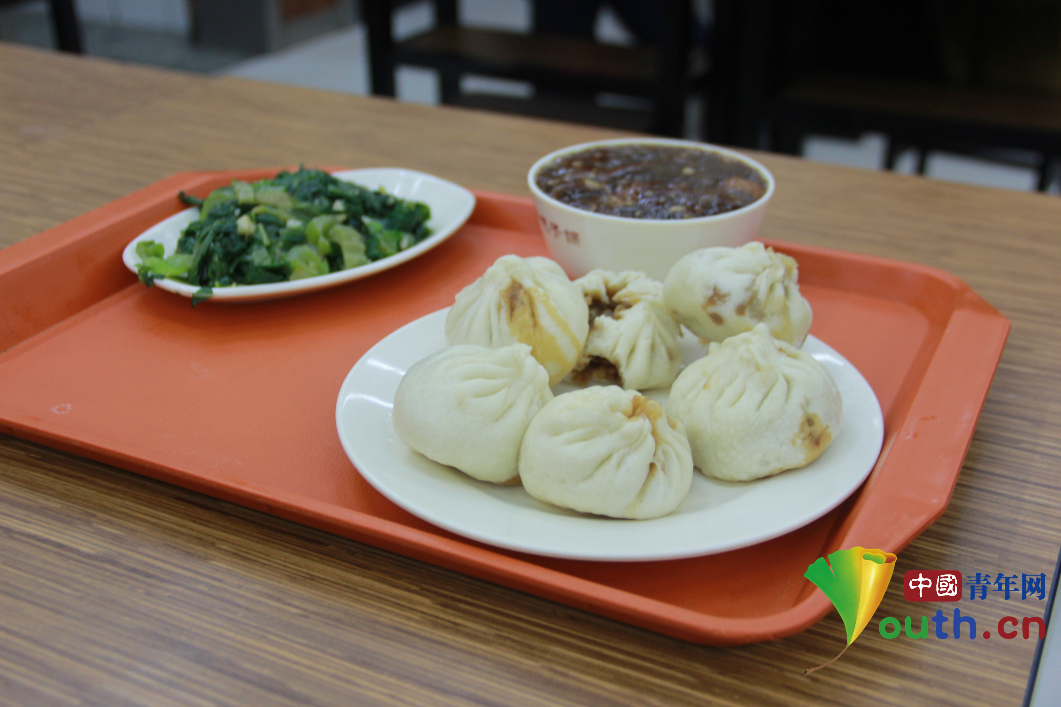 習近平周末現(xiàn)身包子鋪 排隊購買平易近人