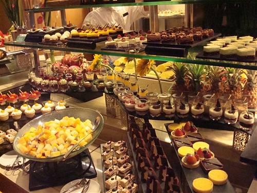 還怕吃不回本？7招教你吃垮自助餐