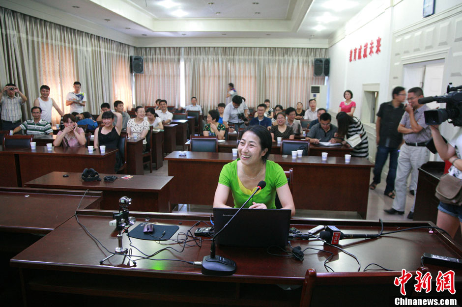浙江江山韓亞空難親歷學(xué)生與國內(nèi)家長進(jìn)行視頻對話 中新社發(fā) 李晨韻/攝