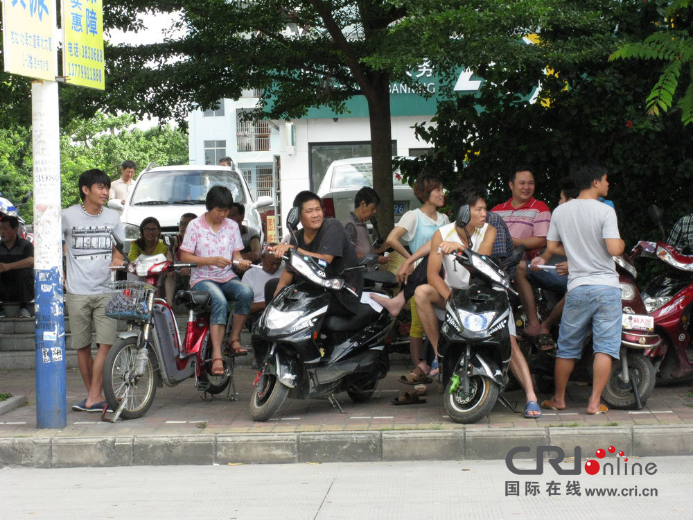 2013年07月10日，廣西壯族自治區(qū)北海市，依然有很多外地人聽信謠言不肯離去。圖片來源：飛影/CF