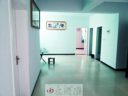 入住的居民說(shuō),這套廉租房面積超過(guò)100平方米。