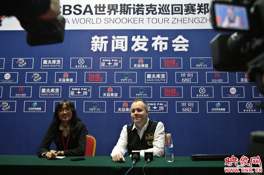 賽后希金斯參加新聞發(fā)布會，接受映象網(wǎng)記者提問