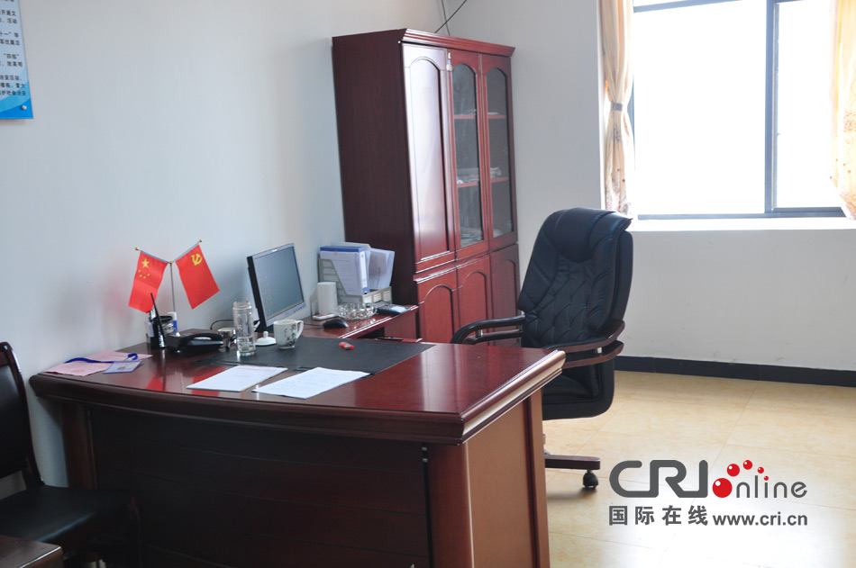 2013年10月21日，長沙云蓋村欠債千萬新建的豪華村部樓。