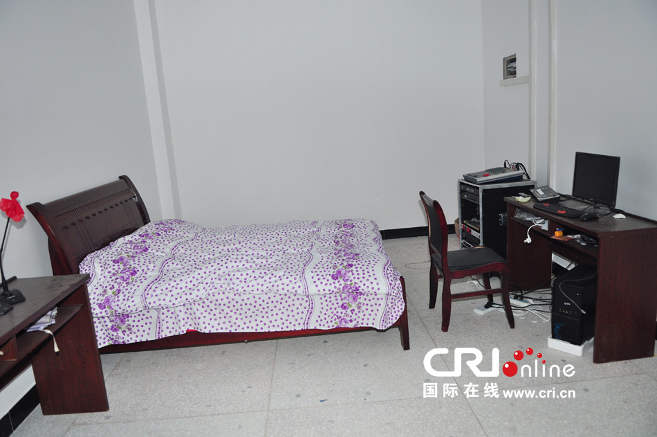 2013年10月21日，長沙云蓋村欠債千萬新建的豪華村部樓。