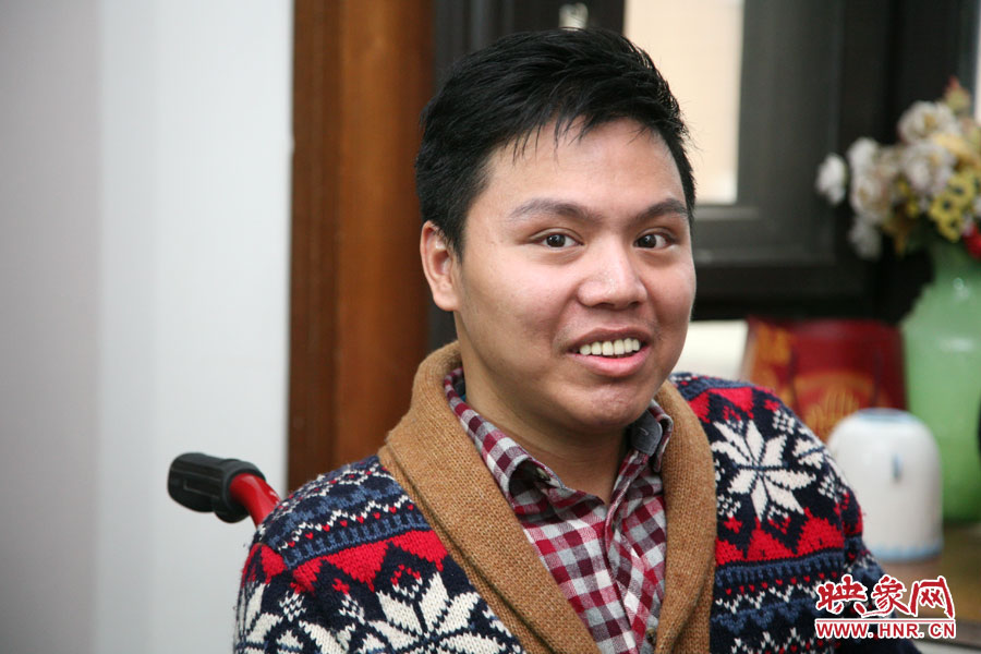 練完歌后，海龍害羞的朝著記者笑了下，說自己發(fā)揮的不好。